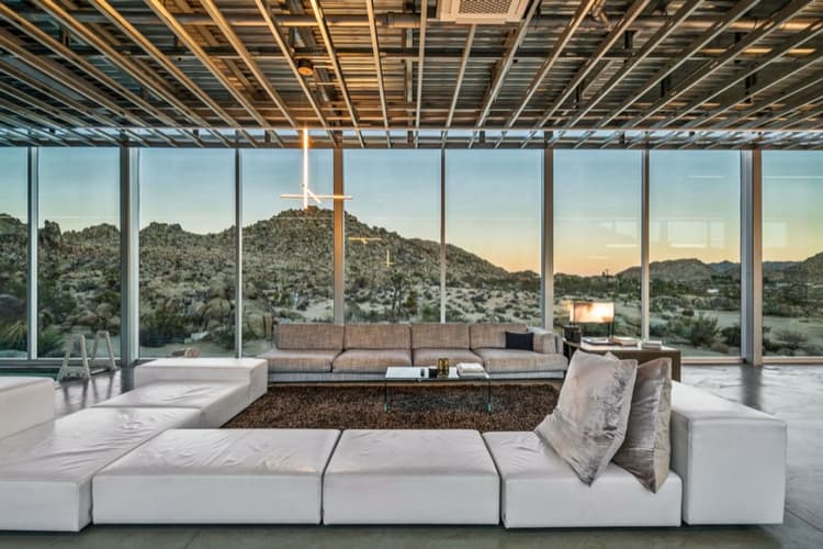 Living room opening onto a view